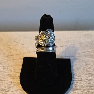 Retro Spoon Ring w/Bee